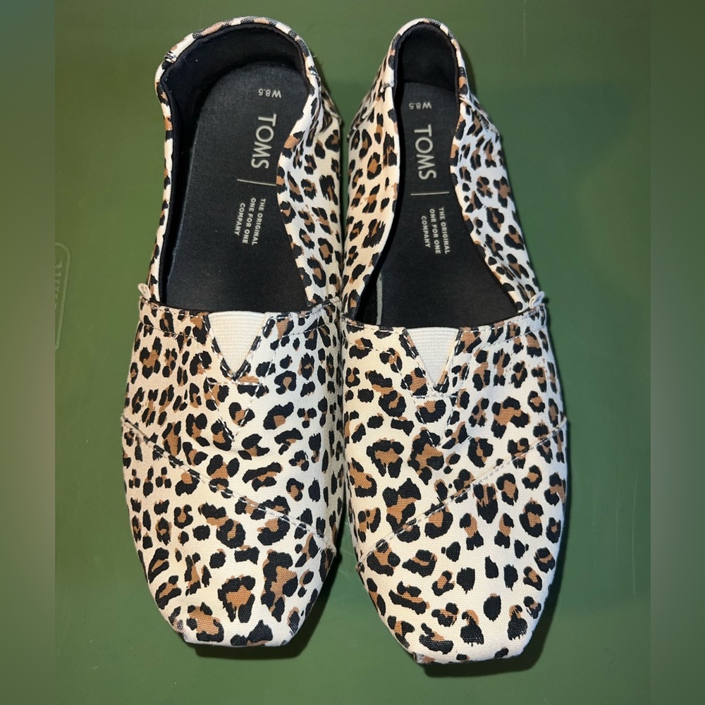 Leopard Print Women’s Toms 8.5